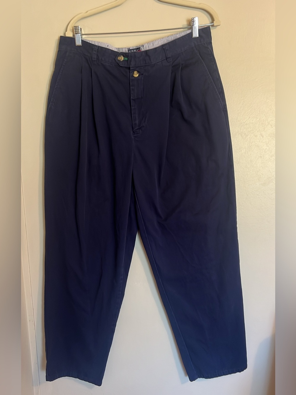 Tommy Hilfiger Men’s Dark Navy Pleated Chinos